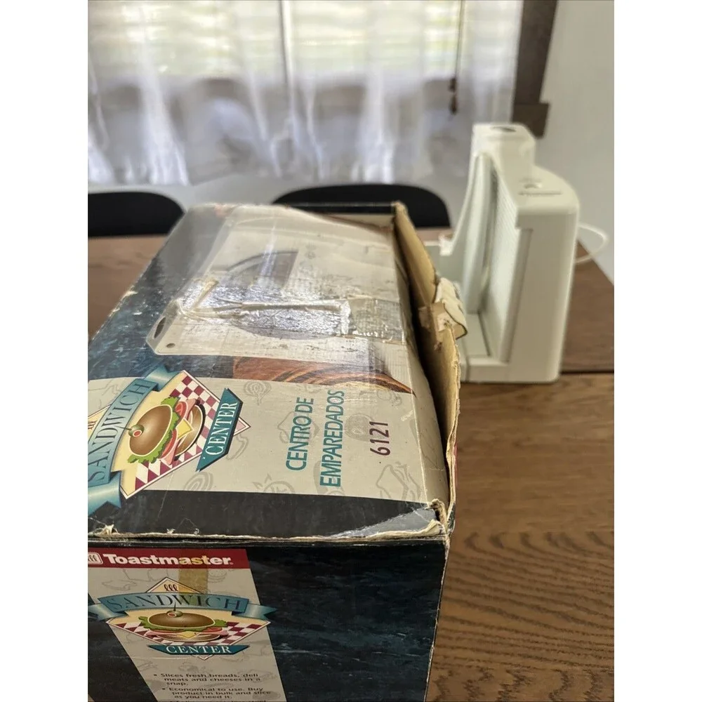 Toastmaster  Sandwich  Center Meat And Bread Slicer And Deli Snacks , Model 6121
